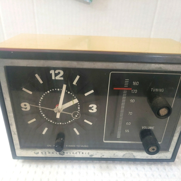 Vintage GE Alarm Clock Radio Model 7-4725 Tested Working Condition - Picture 1 of 8